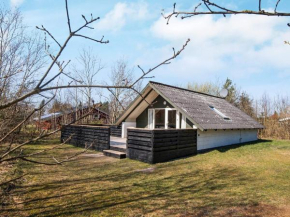 Cozy Holiday Home With Roofed Terrace in Glesborg in Bønnerup Strand
